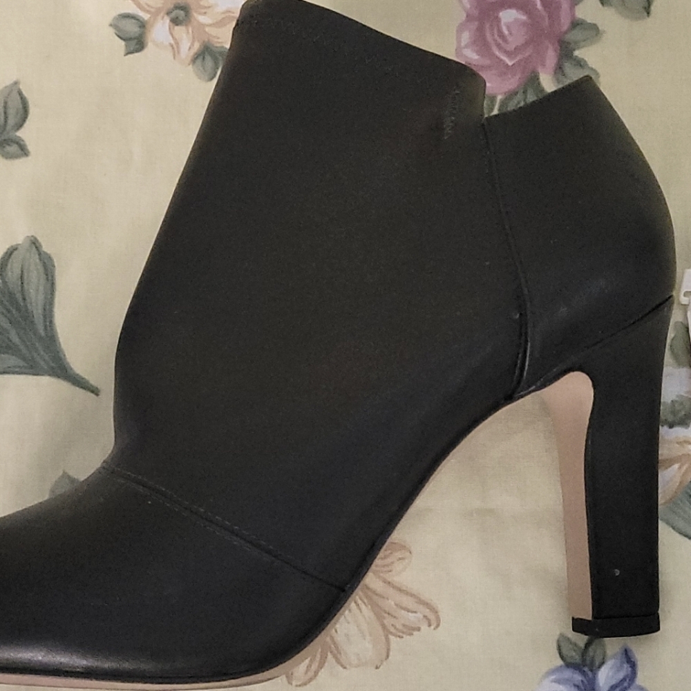 Franco Sarto -7 1/2 M Leather Black Ankle Booties with 3 Inch Heel/Side Zipper